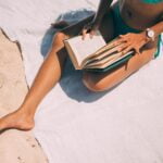 Βιβλία στην άμμο: Τι διαβάζουμε το καλοκαίρι