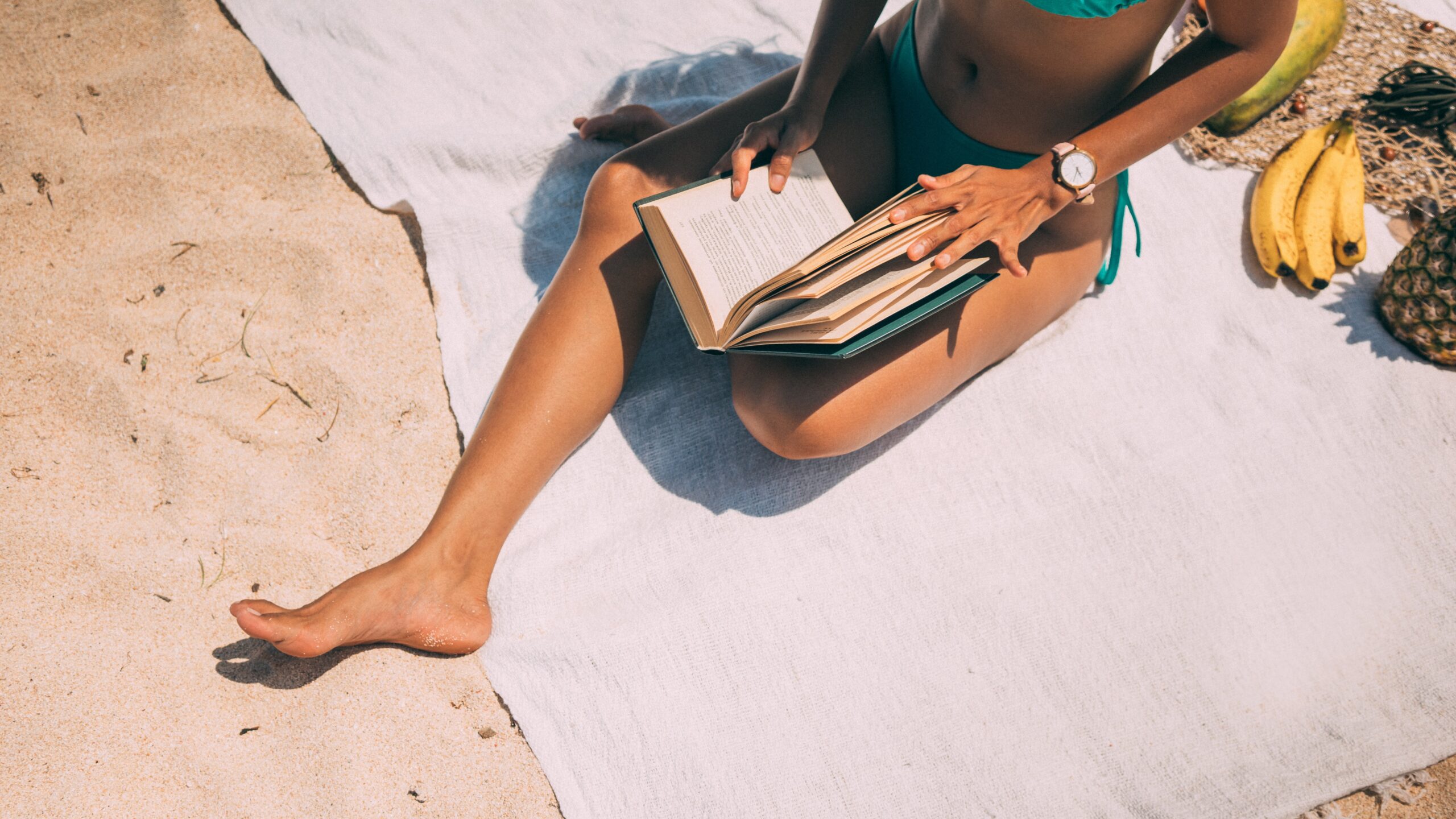 Βιβλία στην άμμο: Τι διαβάζουμε το καλοκαίρι