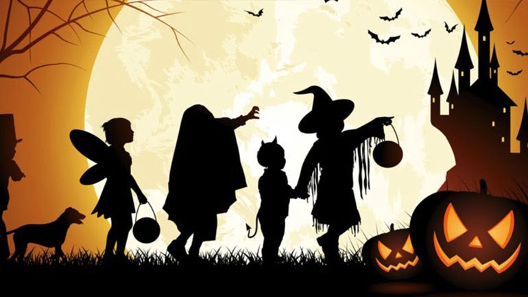 Η λέξη «Halloween» είναι συντομογραφία του «All Hallows Evening», δηλαδή της βραδιάς πριν από τη γιορτή των Αγίων Πάντων, που είναι 1η Νοεμβρίου.