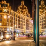 Χριστούγεννα 2022: Selfridges, Galeries Lafayette και άλλα 5 πολυκαταστήματα με απίθανο γιορτινό στολισμό