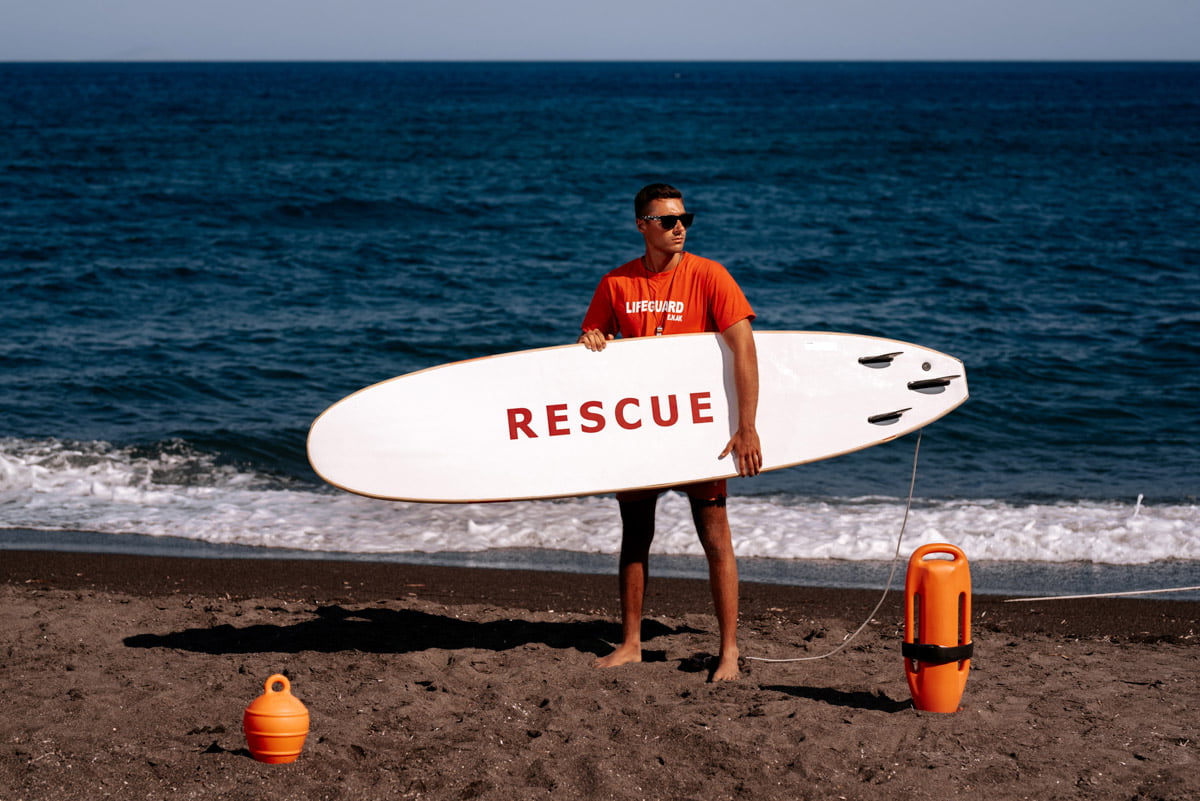 Ναυαγοσώστης: Γιατί είναι απαραίτητος σε παραλία και πισίνα