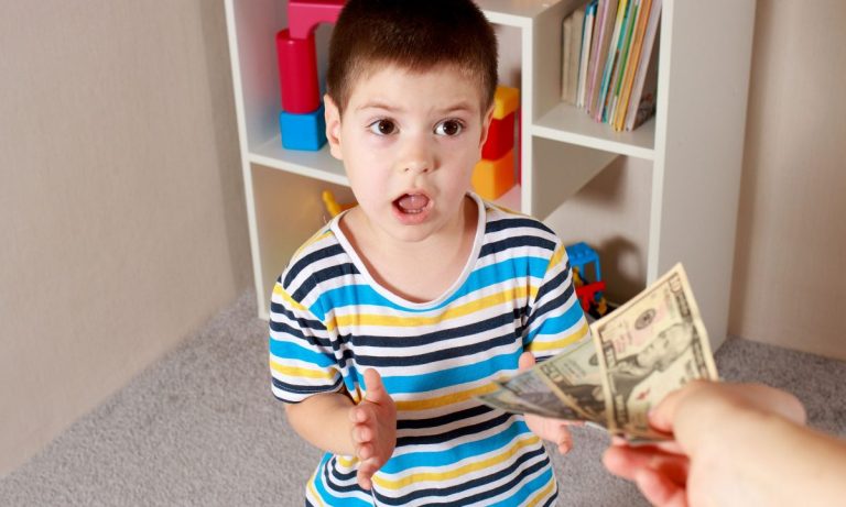 Χαρτζιλίκι: Μάθετε στα παιδιά να διαχειρίζονται χρήματα